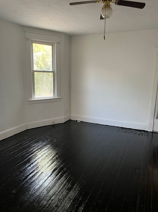 Building Photo - 3 Bedroom Single Family Home