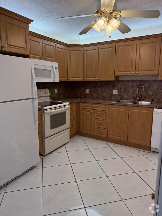 Building Photo - 3018 Wolverton E