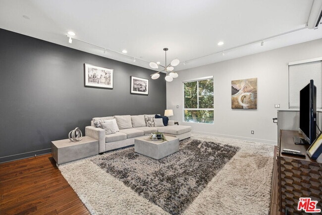 Building Photo - 5911 Saturn St