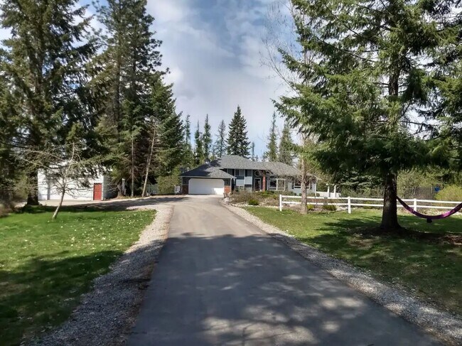 Building Photo - 2567 E Garwood Rd