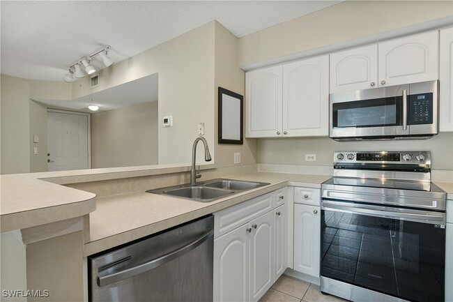 Building Photo - 8950 Colonnades Ct E