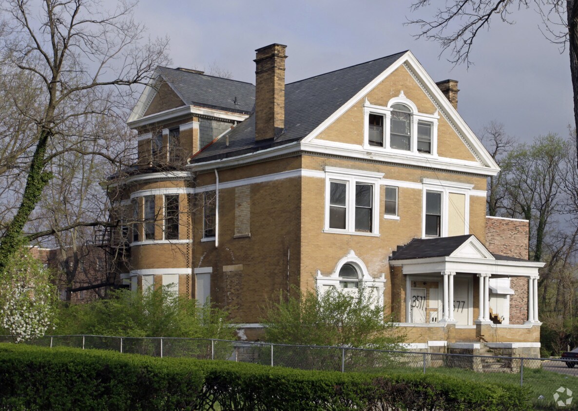 Building Photo - 3577 Alaska Ave
