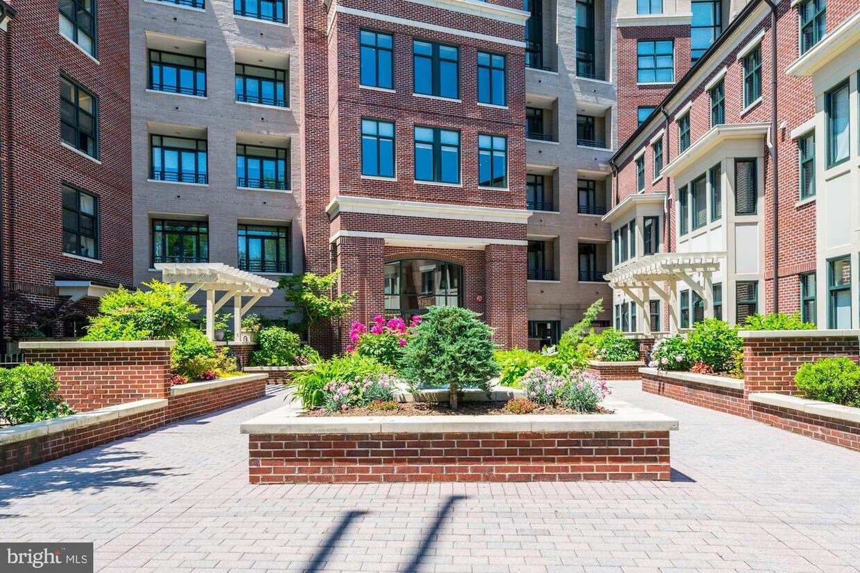 Foto principal - 4750 41st St NW