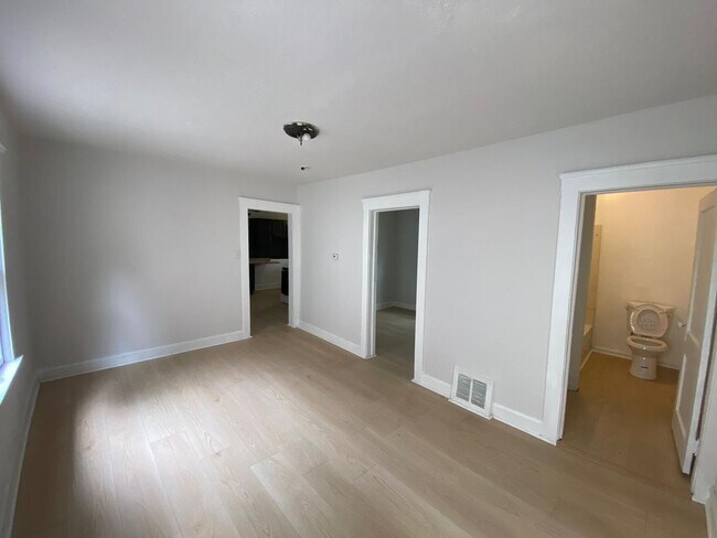 Foto del edificio - Beautiful Large 3 Bedroom Home West Cleveland