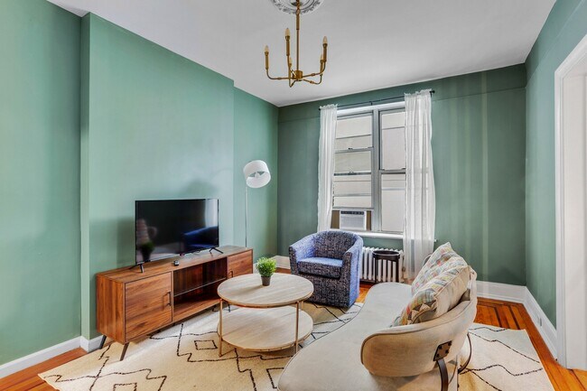Foto del edificio - ROOM ONLY in 3-bed/1.0-bath Home