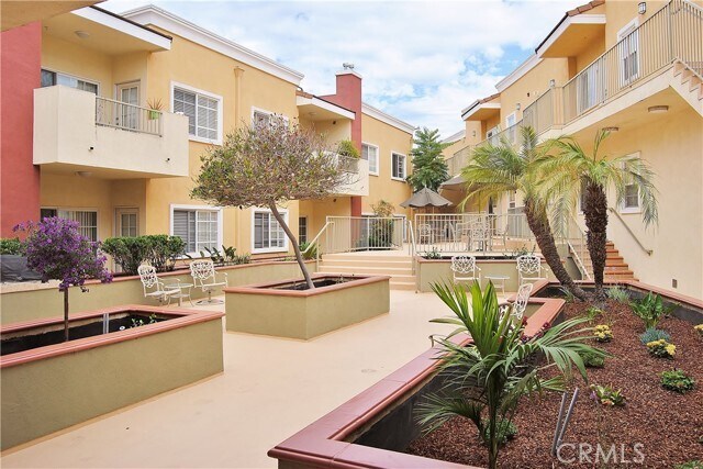 Foto del edificio - 1215 E San Antonio Dr