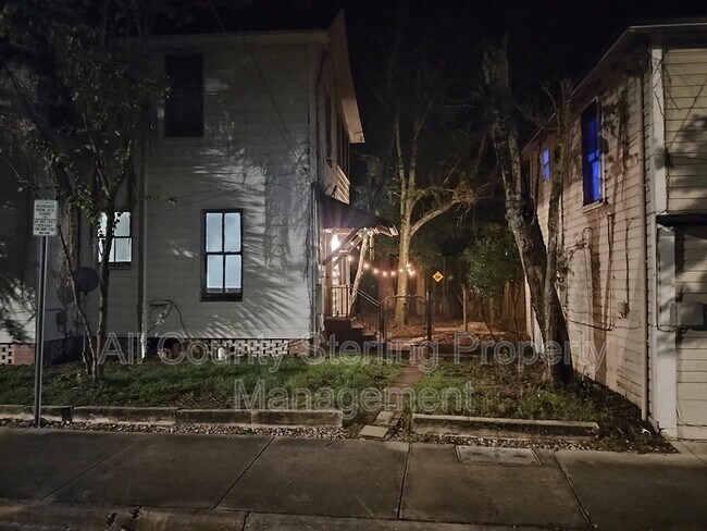 Foto del edificio - 237 SW 2nd Pl