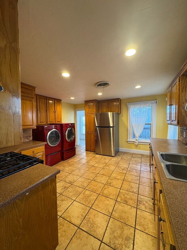 Foto del edificio - Located in Wolfin!!!! 3 bedrooms plus stud...