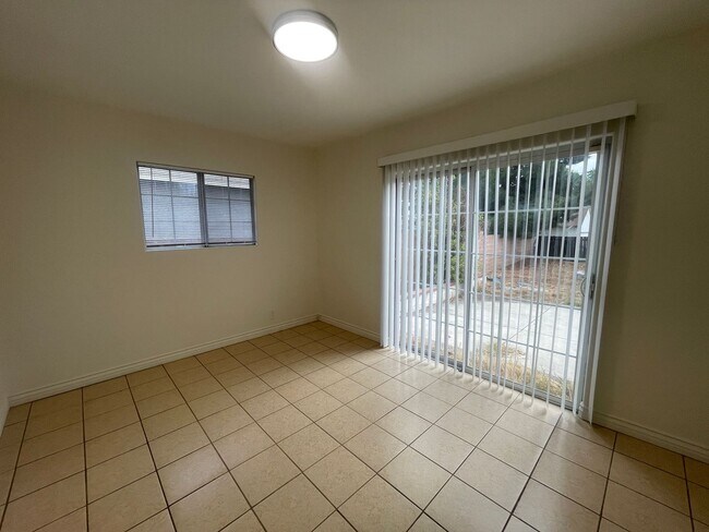 Building Photo - MOVE IN READY! Spacious & Charming 4-Bedro...