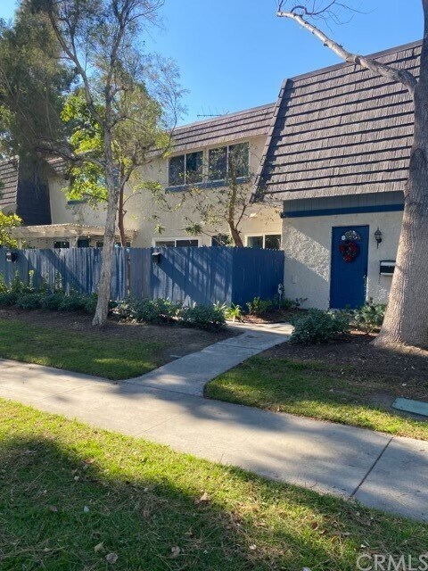 Primary Photo - 2869 E Jackson Ave