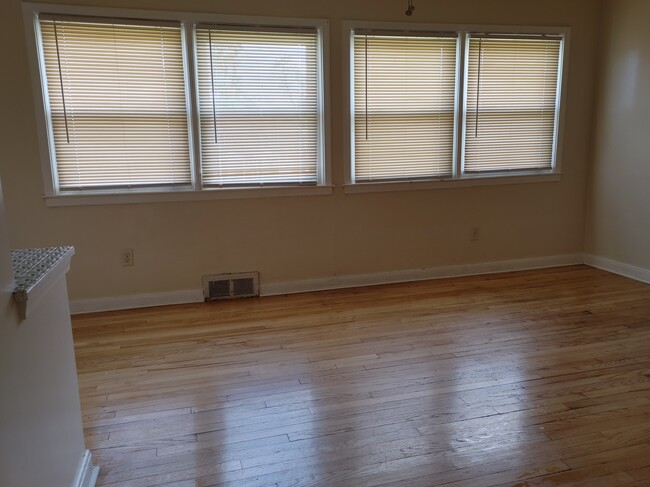 Bedroom 1 - 19477 Greenfield Rd