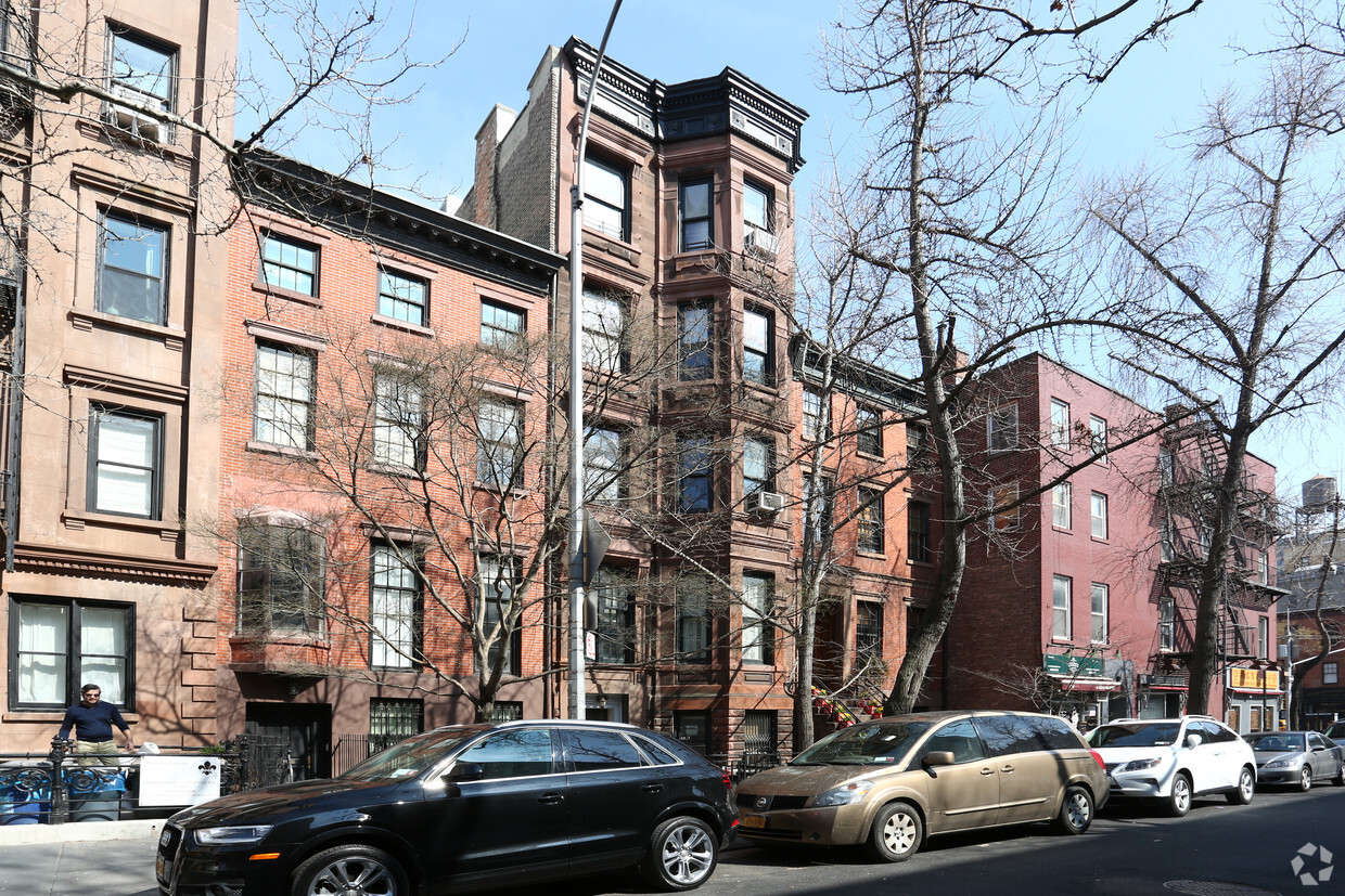 Primary Photo - 107 W 11th St