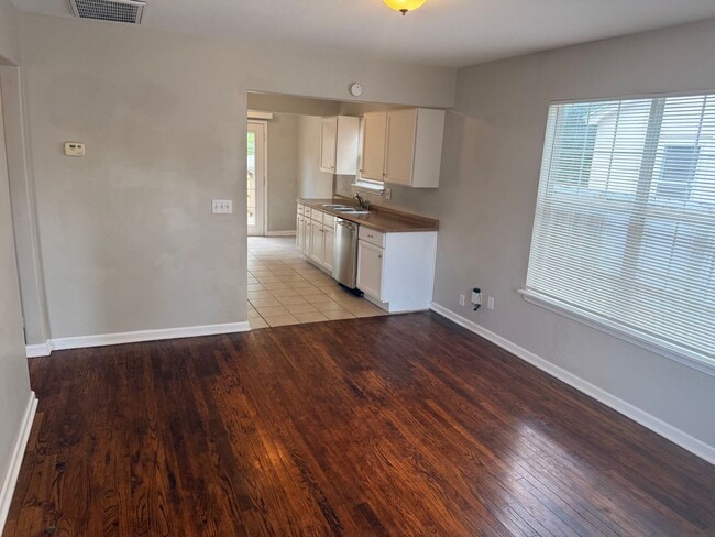 Building Photo - Charming 2-Bedroom Home in the Bethany School District