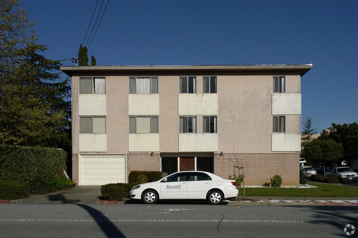 Building Photo - 1302 Hopkins Ave