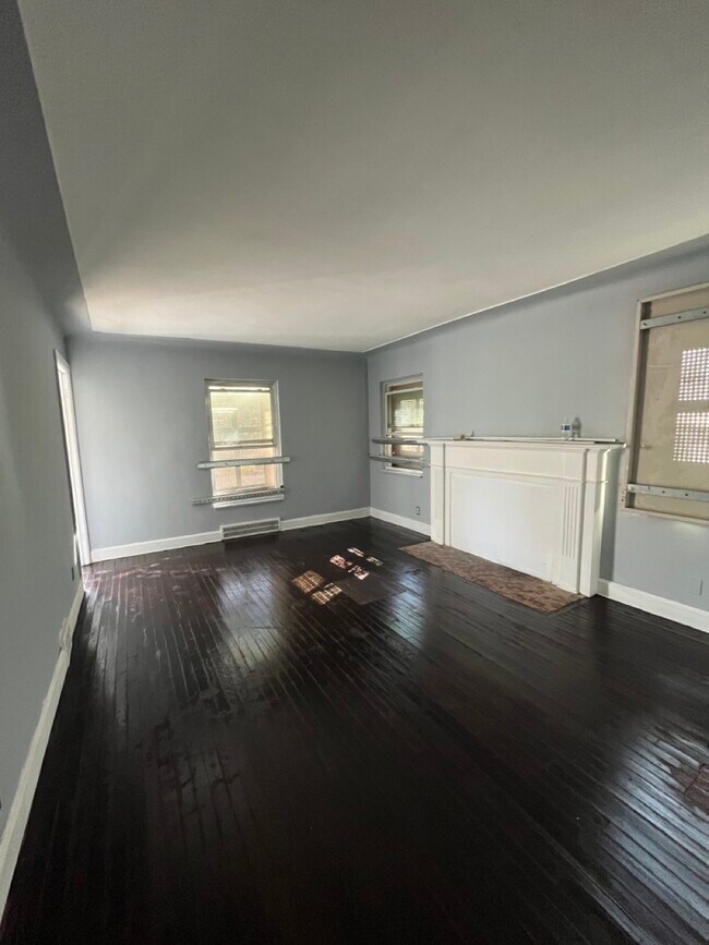 Building Photo - 10141 Roxbury St