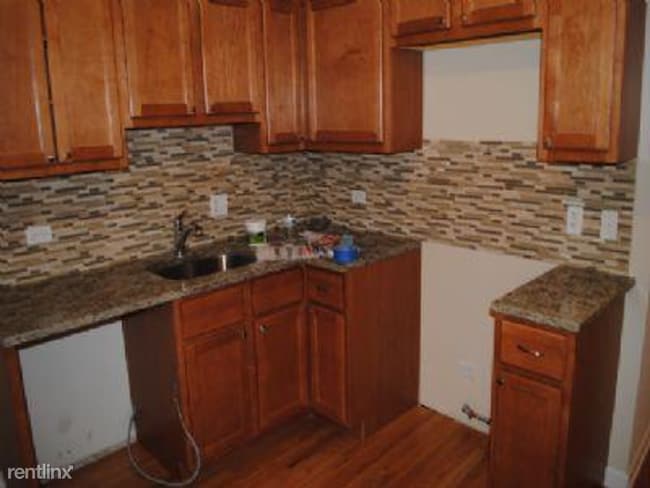 Building Photo - 2105 W Berwyn Ave