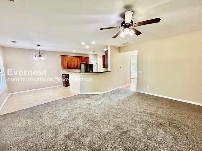 Foto del edificio - 5867 Pine Rd