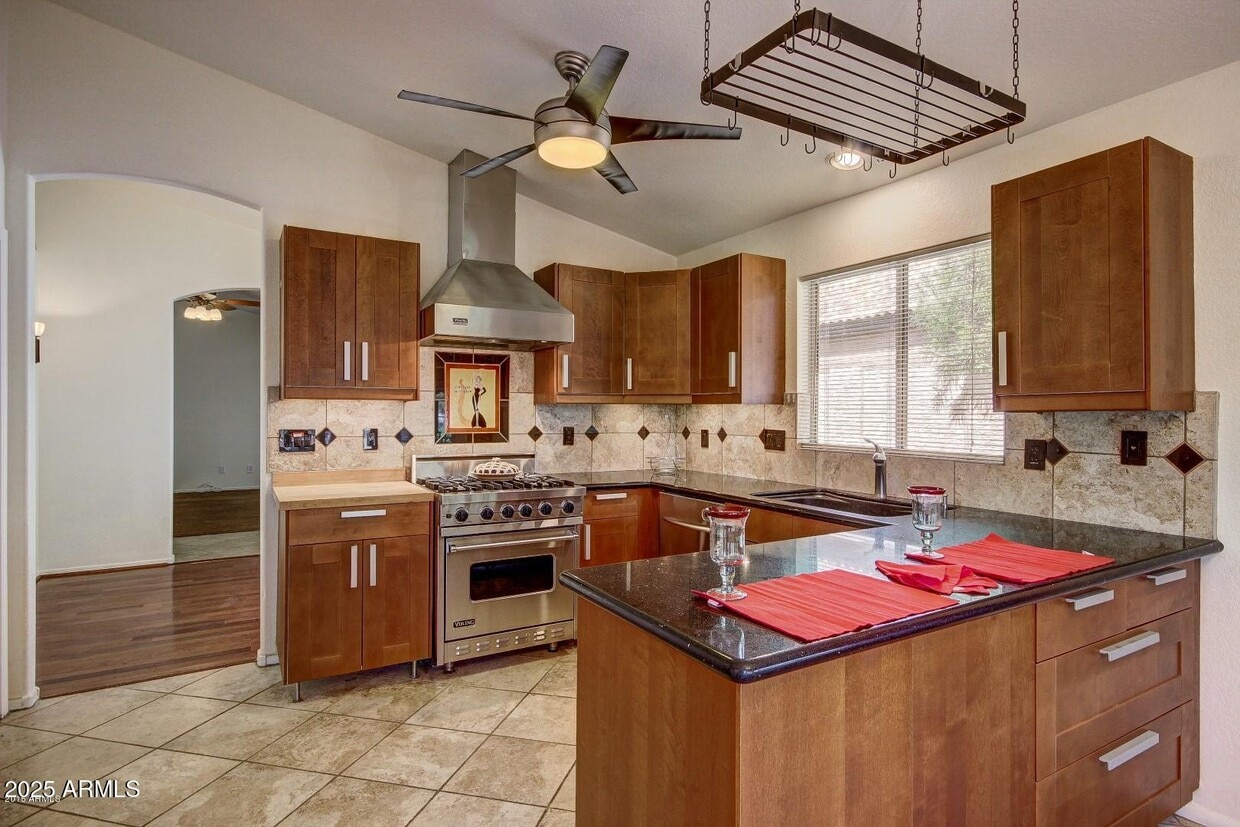 Building Photo - 10874 W Beaubien Dr