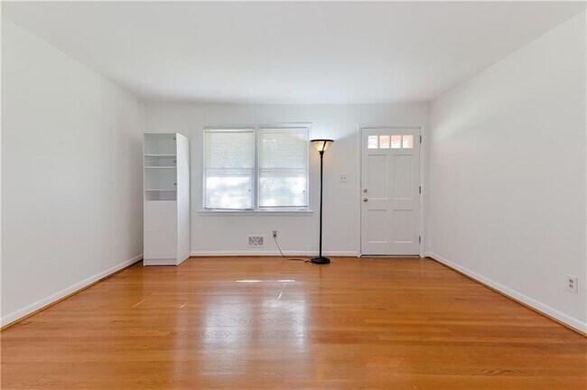 Foto del edificio - 1194 Laurel Hill Dr