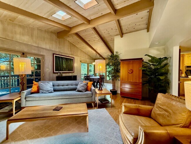Building Photo - 4 Bedroom 3 Bathroom Single Family Bennett...