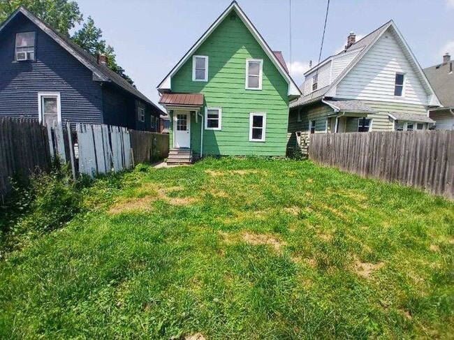 Building Photo - 4 Bed 1 Bath
