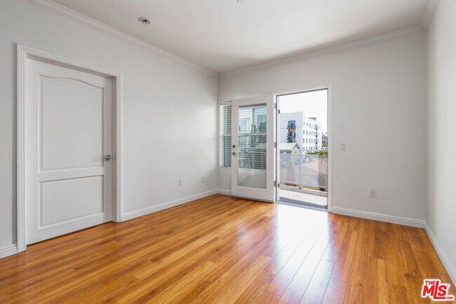 Foto del edificio - 1025 Dewey Ave