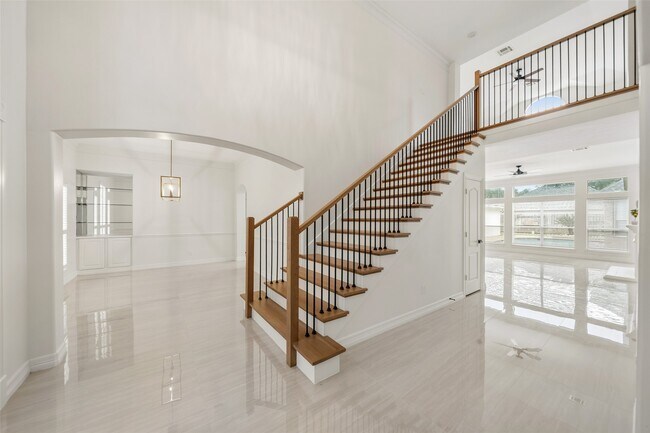 Foto del edificio - 5622 Lake Pl Dr