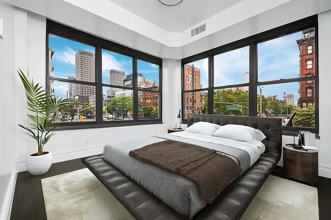 Building Photo - 64 Delancey St