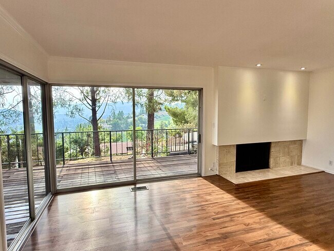 Foto del edificio - 490 Starlight Crest Dr