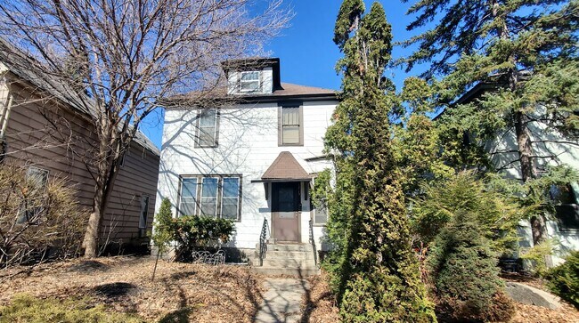 Building Photo - 1215 SE 8th St