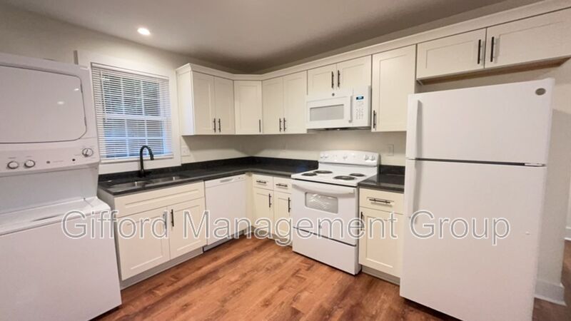 Primary Photo - 9628-9632 12th Bay St