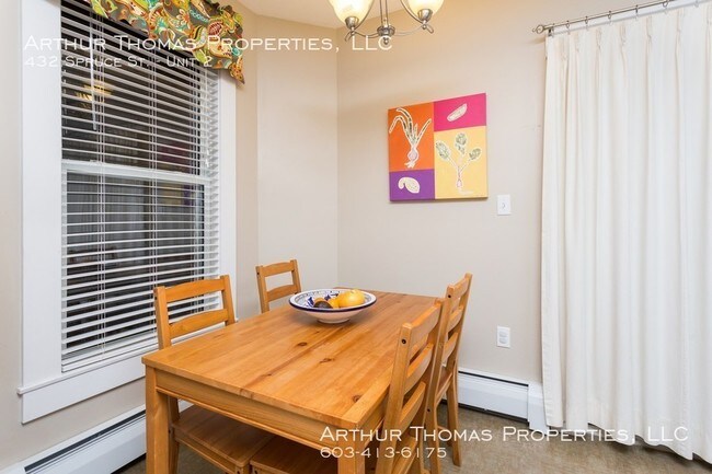 Foto del edificio - 2 Story Duplex- 2 bed/1.5 bath.