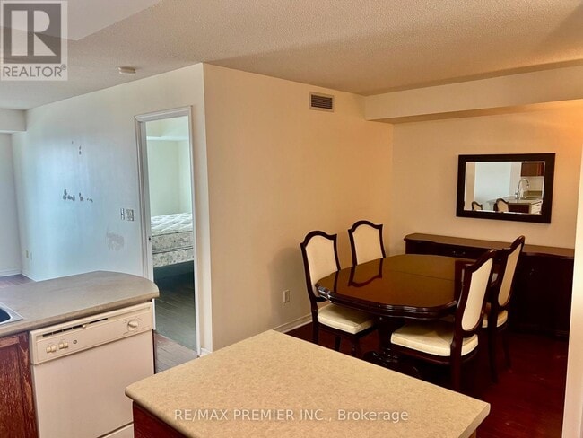 Building Photo - 11 Oneida Crescent