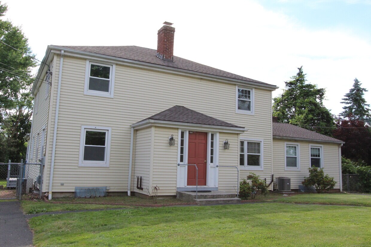 397 Middletown Ave, Wethersfield, CT 06109 Room for Rent in
