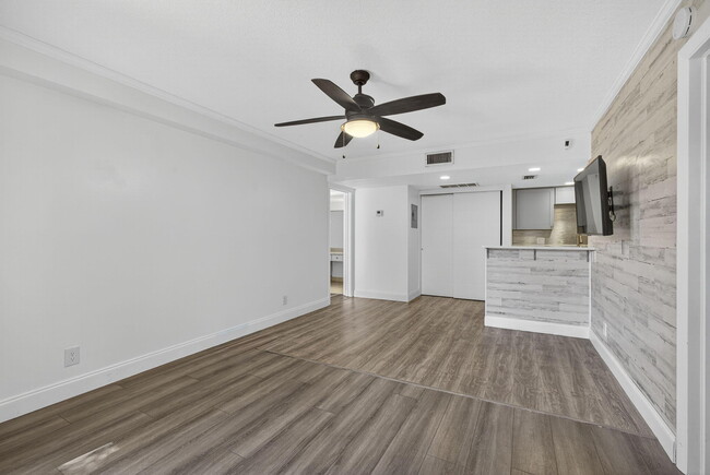 Foto del edificio - 612 Executive Center Dr