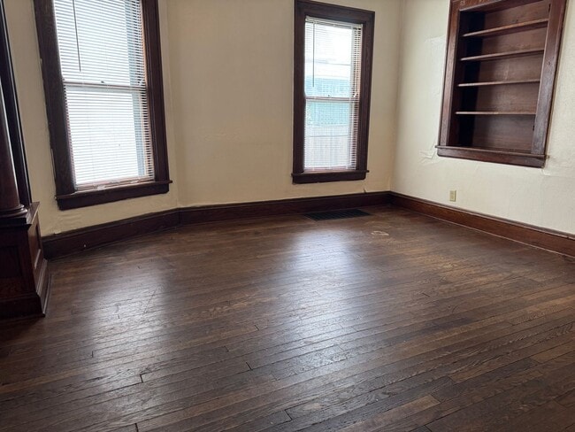 Foto del edificio - 213-215 N Paterson