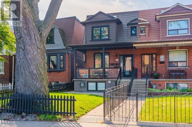 Photo du bâtiment - 600-600 St Clarens Ave
