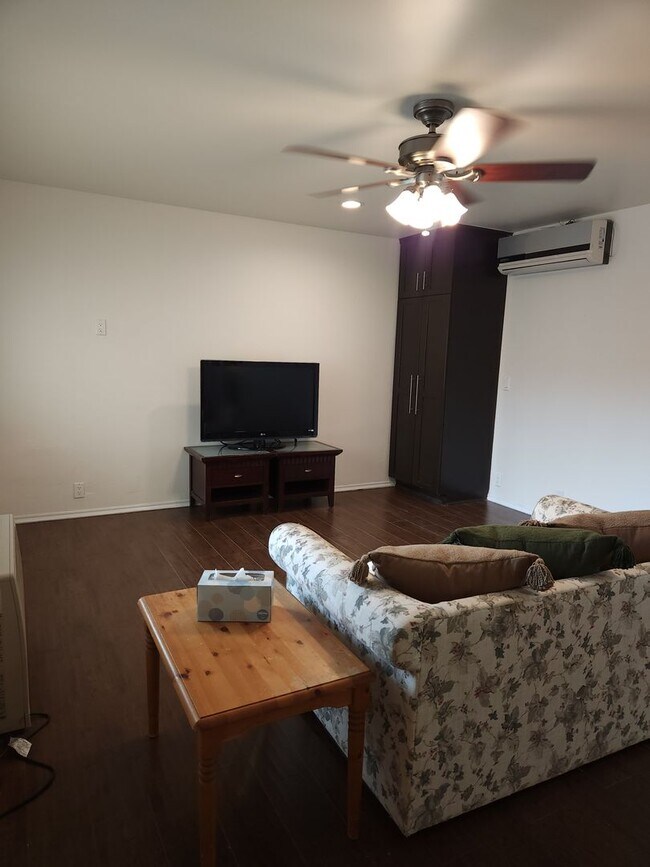 Building Photo - 262