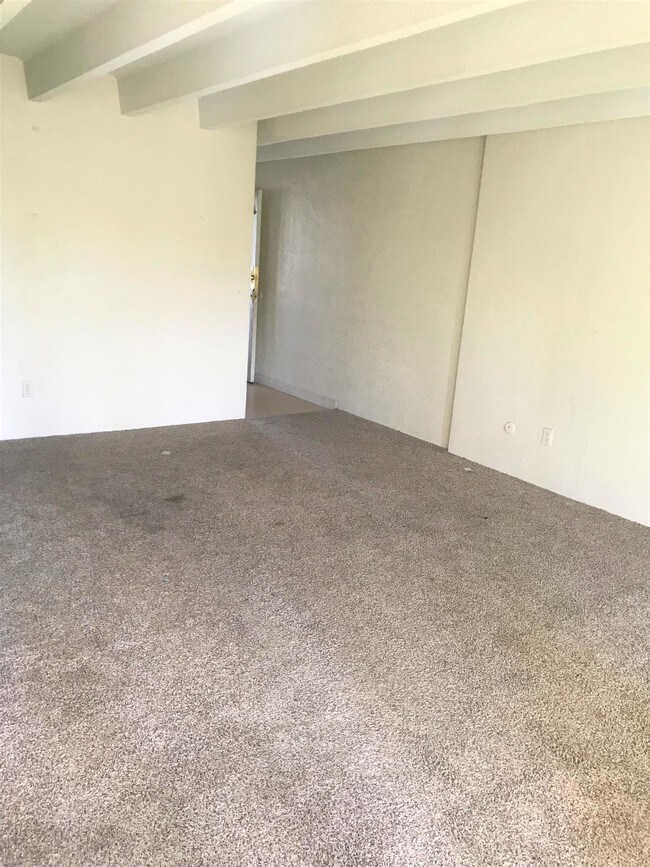 Building Photo - 1033 Madeira Dr SE