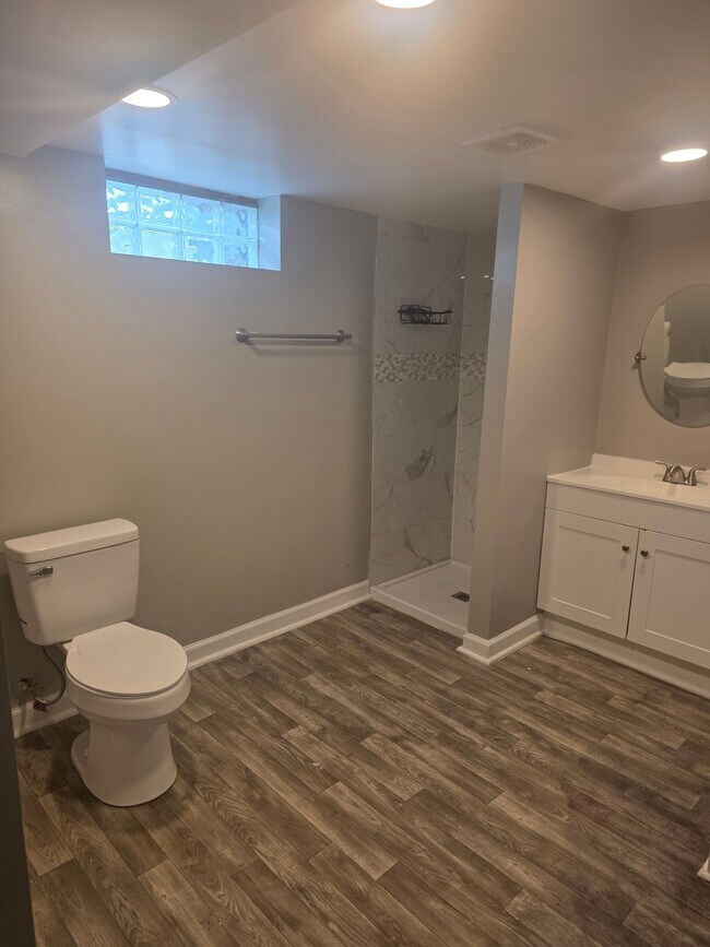 Foto del edificio - 5817 Satinwood Dr