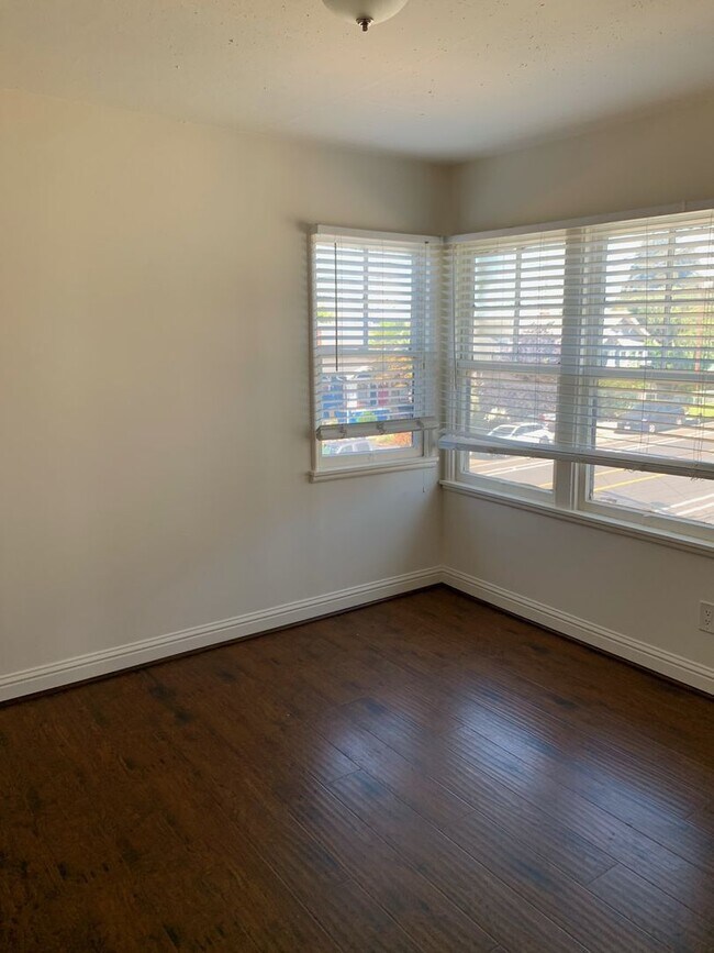 Building Photo - 776 44th St