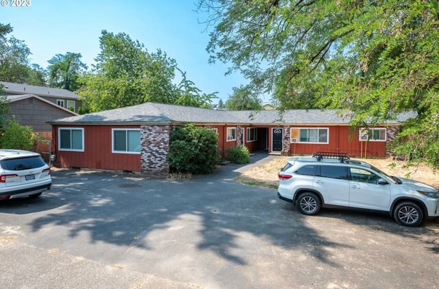 Building Photo - 8605 N Hurst Ave