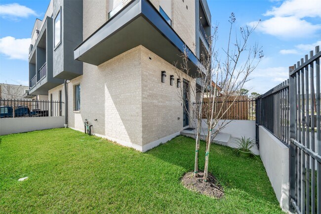 Foto del edificio - 1839 Colquitt St