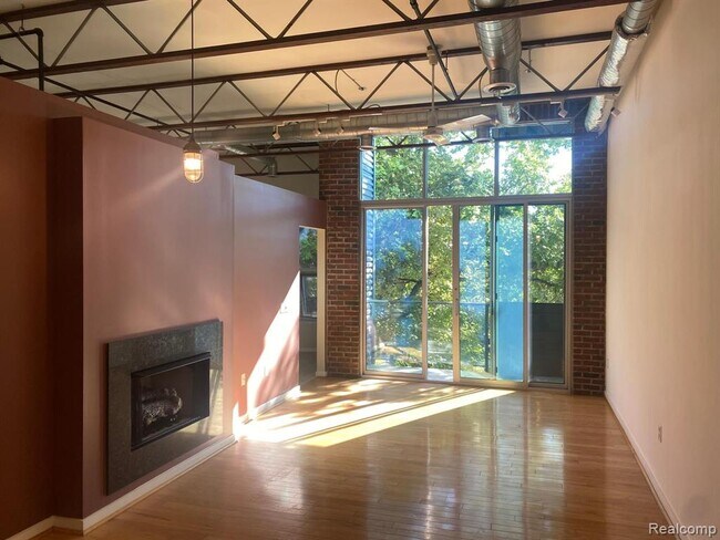 Building Photo - 614 S Troy St