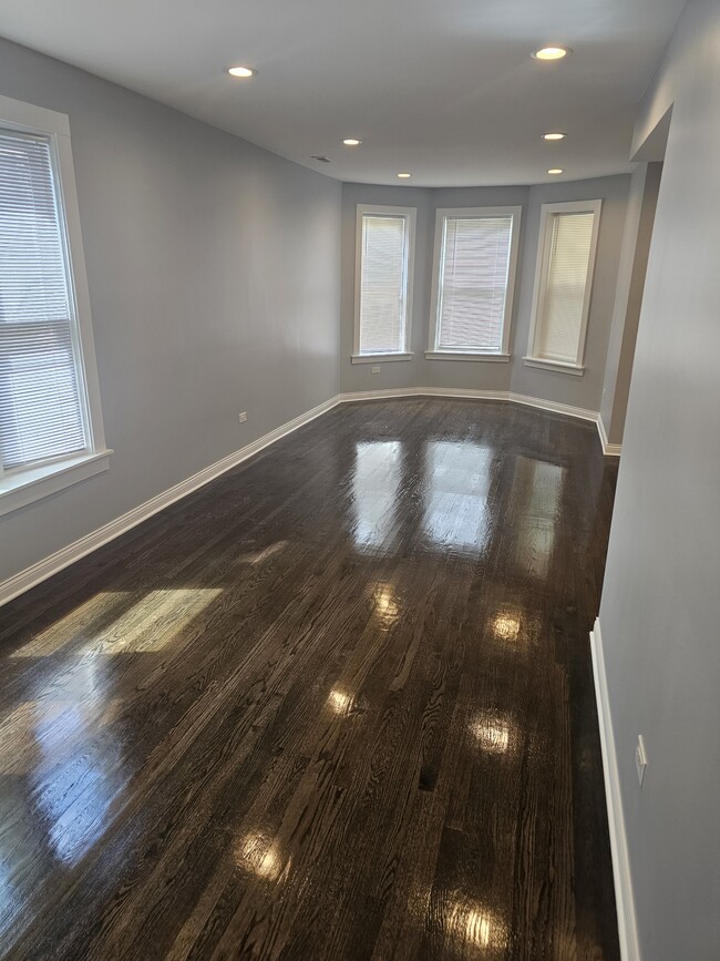 Building Photo - 7627 S King Dr
