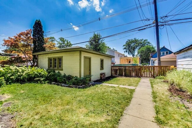 Building Photo - 535 S Lombard Ave