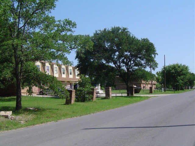 Building Photo - Midway Road Apartments