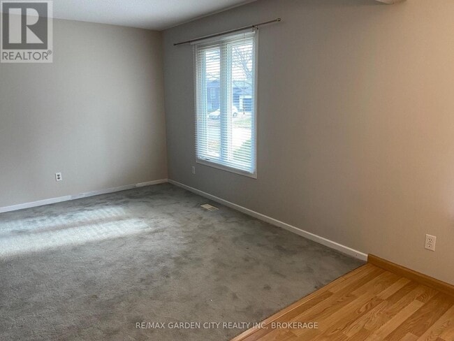 Building Photo - 9 Stonegate Dr