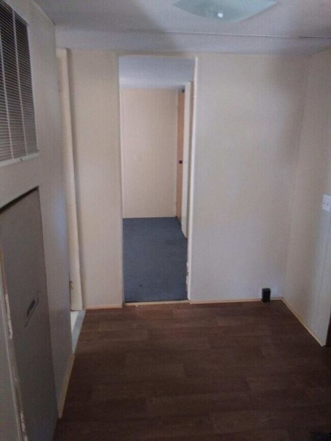 Building Photo - Nicely updated mobile home available now!