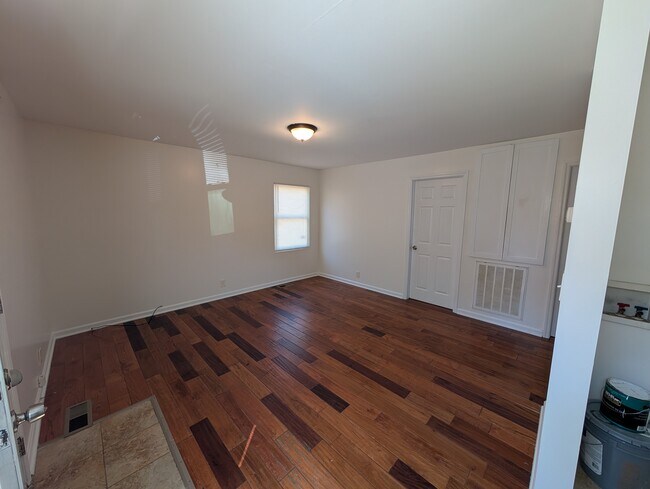 SALA DE ESTAR - 1823 Delta Ave